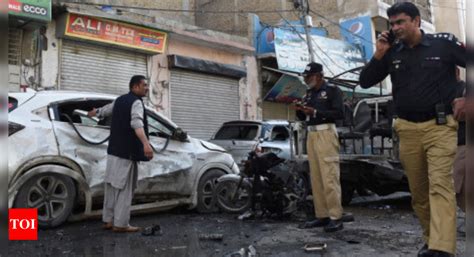 Bomb targeting Pakistani police in SW kills 4, wounds 15